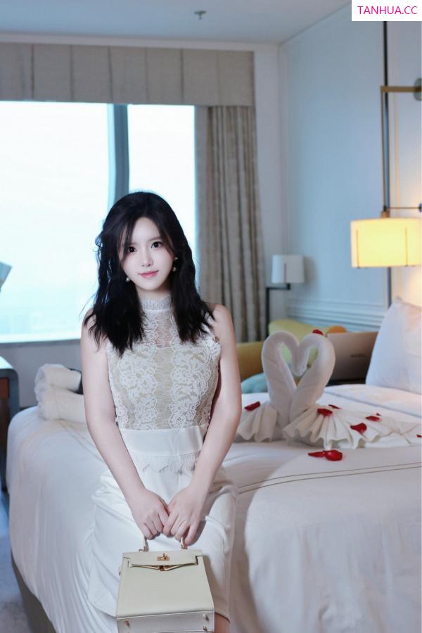   [XiuRen]高清写真图 2024.08.09 No.8991 小薯条nienie 剧情拍摄第21张图片